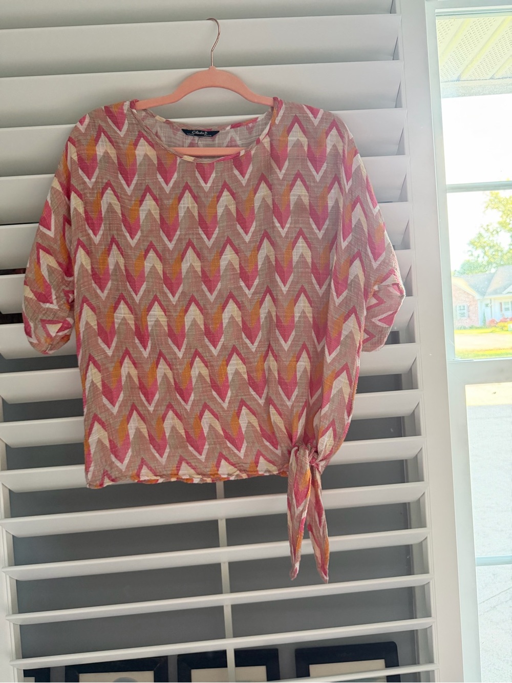 CHARLIE B Pink Chevron Short-Sleeve Tie-Front Top, Med